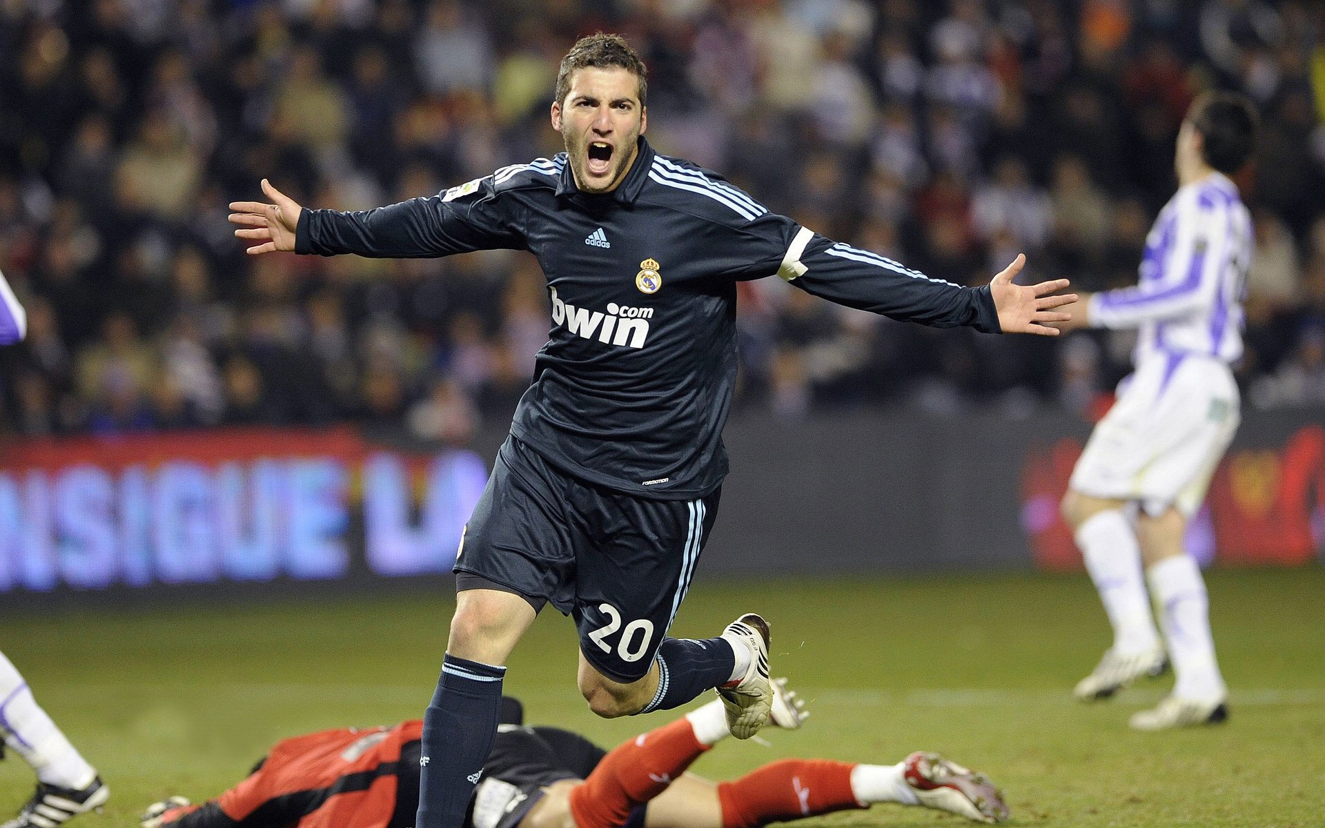 开云体育官网下载-沃尔夫斯堡主场惨败，战绩遭遇滑坡，沃尔夫斯堡队员名单